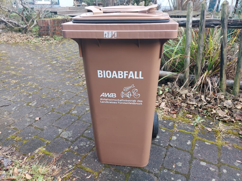 Braune Tonne für Bioabfall. Abfallwirtschaftsbetrieb des Landkreises Fürstenfeldbruck (AWB)